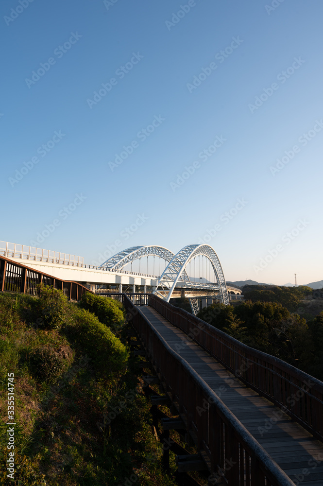 Obraz premium 新西海橋と遊歩道(縦構図)