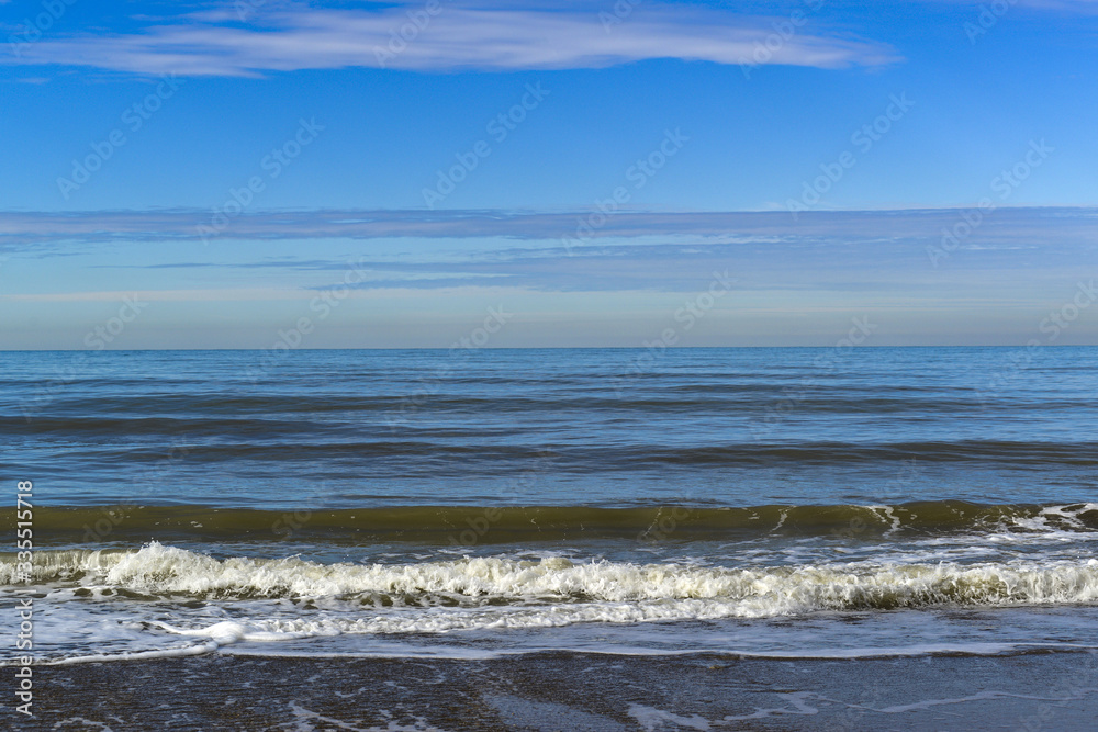 Bord de mer en Italie par un jour d'hiver ensoleillé Bord de mer en Italie par un jour d'hiver ensoleillé