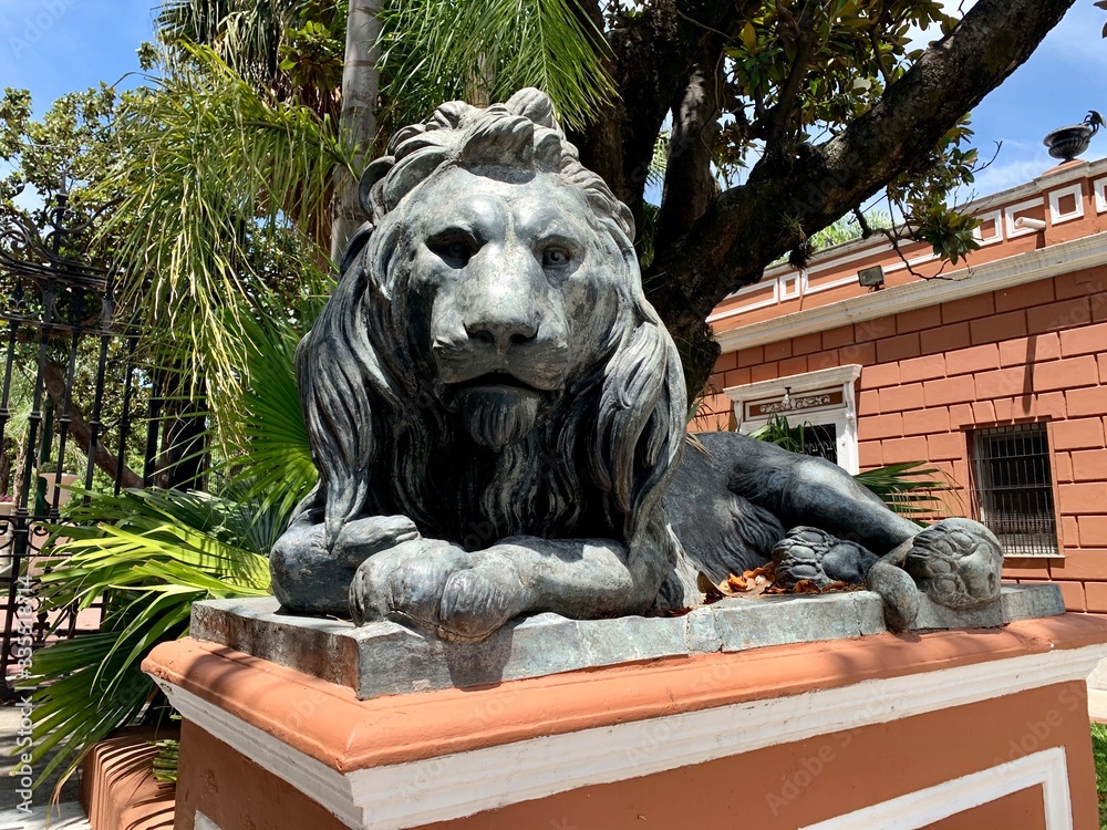 Statue d'un lion à de Buenos Aires