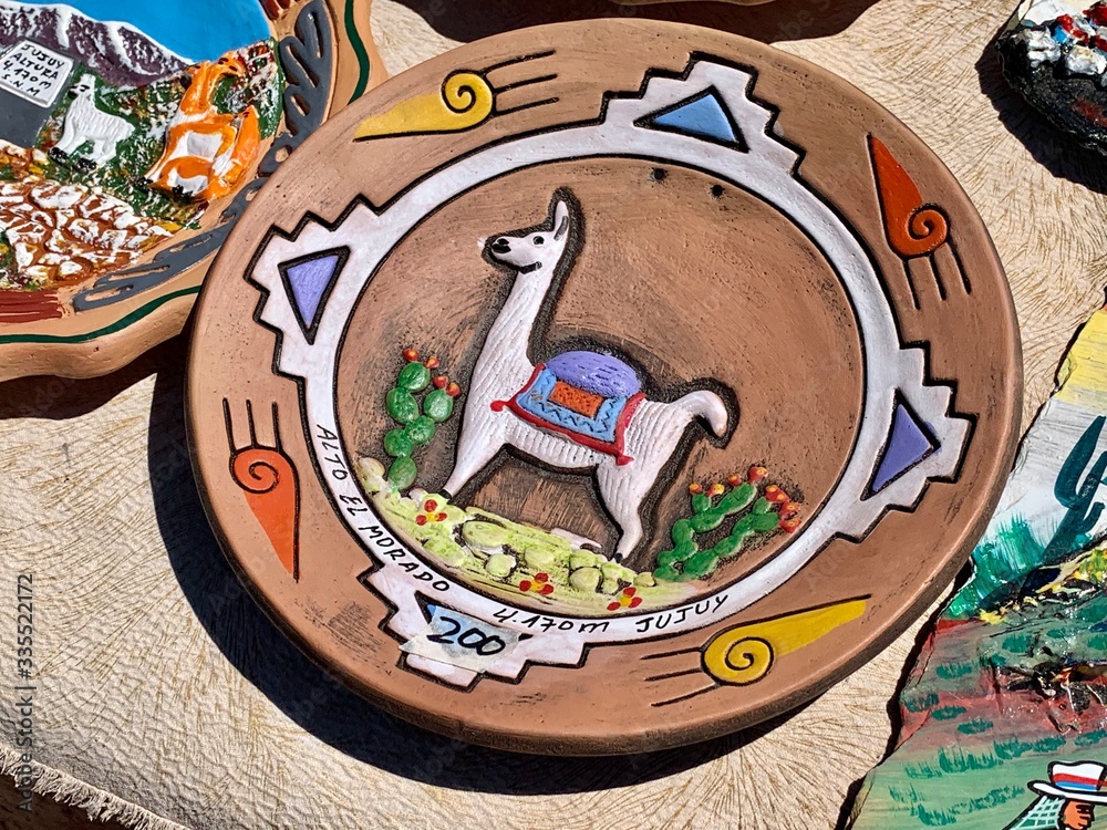 Naklejka premium Assiette représentant un guanaco