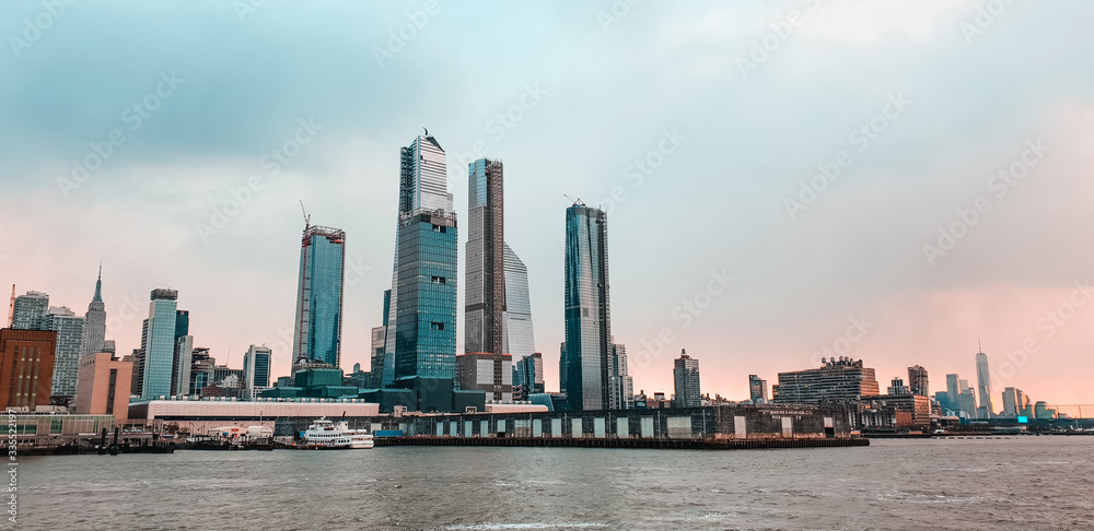 Skyline von New York City mit Hudson River und Hafen