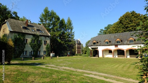 Pałac w Krowiarkach. W latach 1949 - 1959 r. siedziba Państwowego Domu Dziecka photo