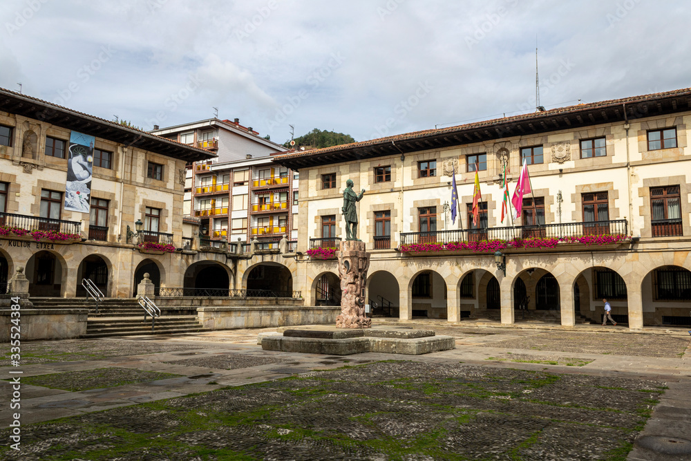 Guernica Town Hall Square, Foru square.