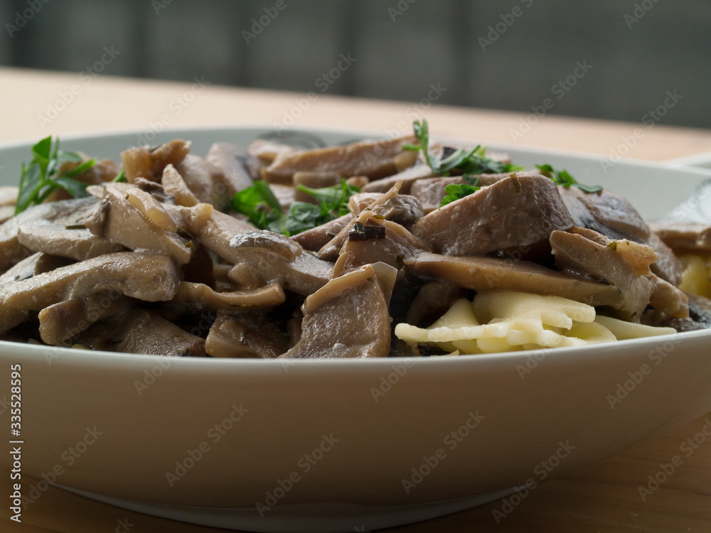 farfalle mit pilzen und creme fraiche farfalle mit pilzen und creme fraiche