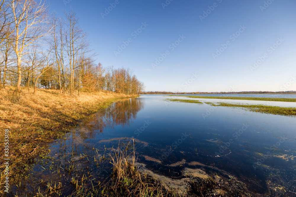 Wiosenne rozlewiska Narwi i Biebrzy. Podlasie. Polska