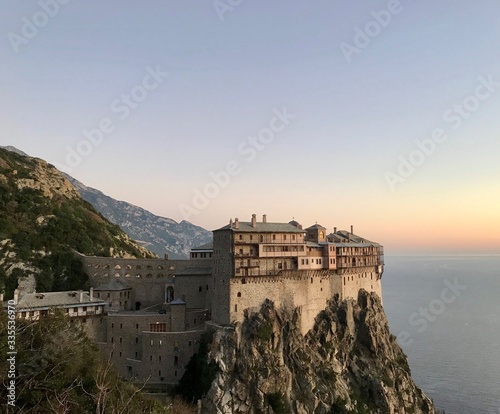 Tableau sur toile The Monastery that has grown from a rock - Simonopetra