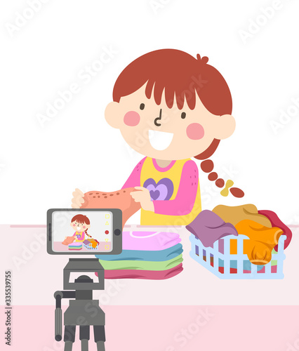 Kid Girl Fold Clothes Mobil...