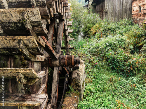 Altes Mühlrad im Museumsdorf Bayerischer Wald bei Tittling