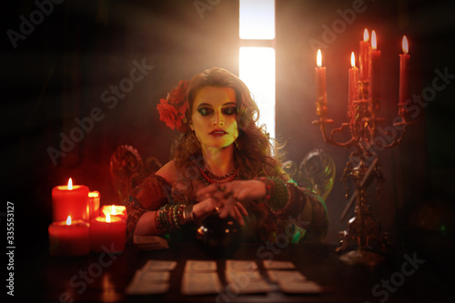 Bilde på lerret reading tarot cards