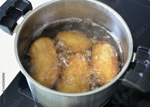 Boiling potatoes in hot water