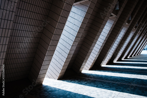 Canvas Print urban architecture tunnel , triangle shape   corridor