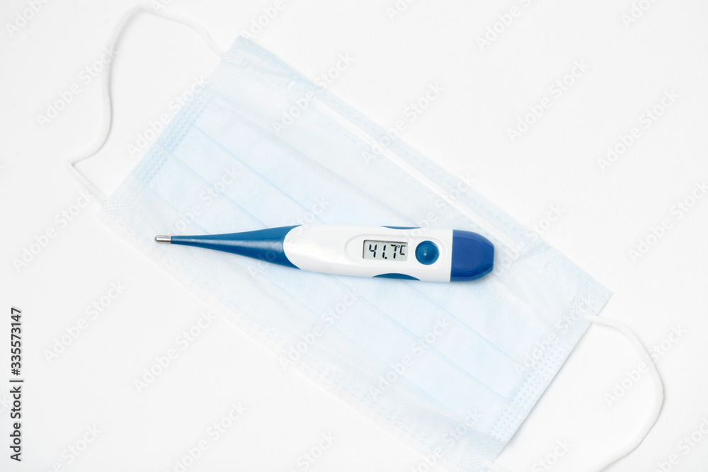 Obraz premium Electronic modern thermometer isolated