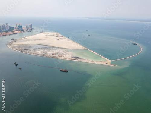 Φωτογραφία Aerial view reclamation land at Gurney Wharf.
