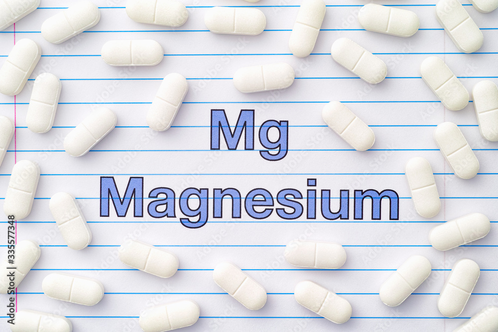 The word magnesium and magnesium tablets around it - obrazy, fototapety, plakaty 