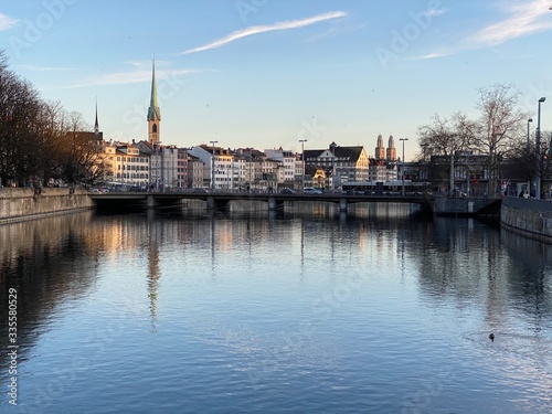 Am Bahnhof in Zürich in der schweiz © iralex