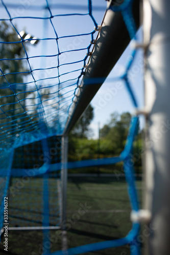 bramka piłkarska na boisku na orliku