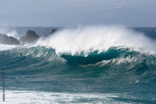 Espagne, Tenerife, Punta de Teno, les vagues de l'océan Atlantique