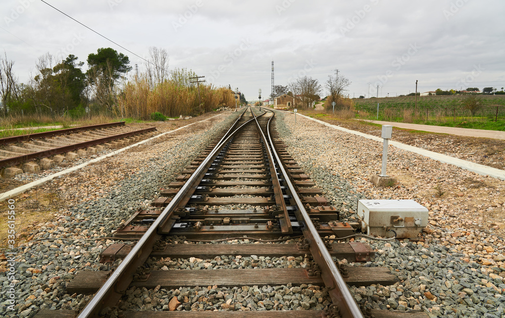 Change of train tracks with electric motor