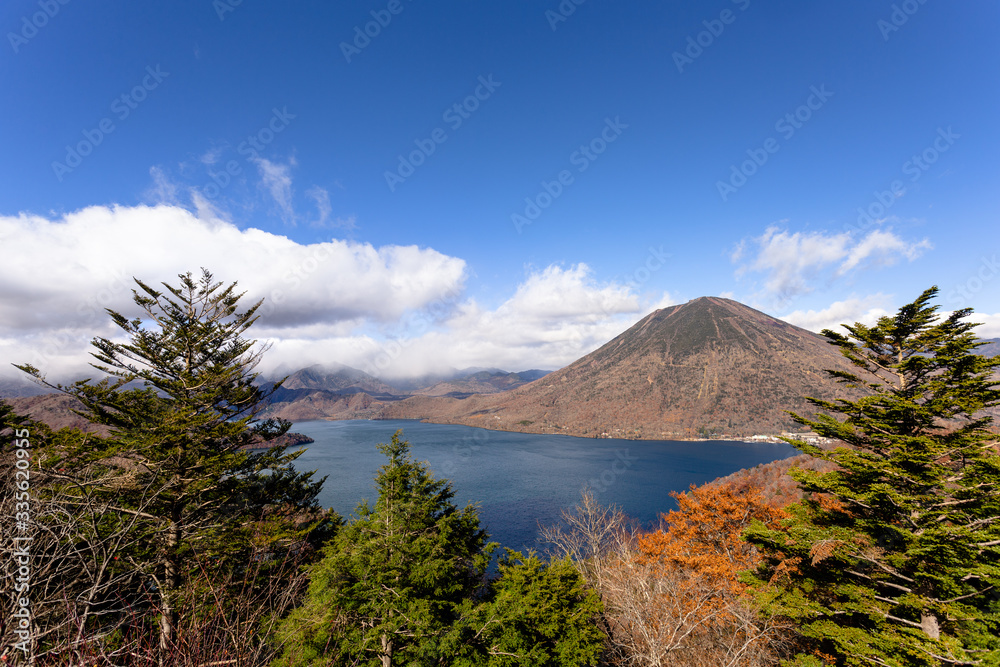 日本の国立公園・奥日光、中禅寺湖と男体山