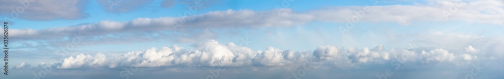 Naklejka premium Fantastic clouds at sunrise