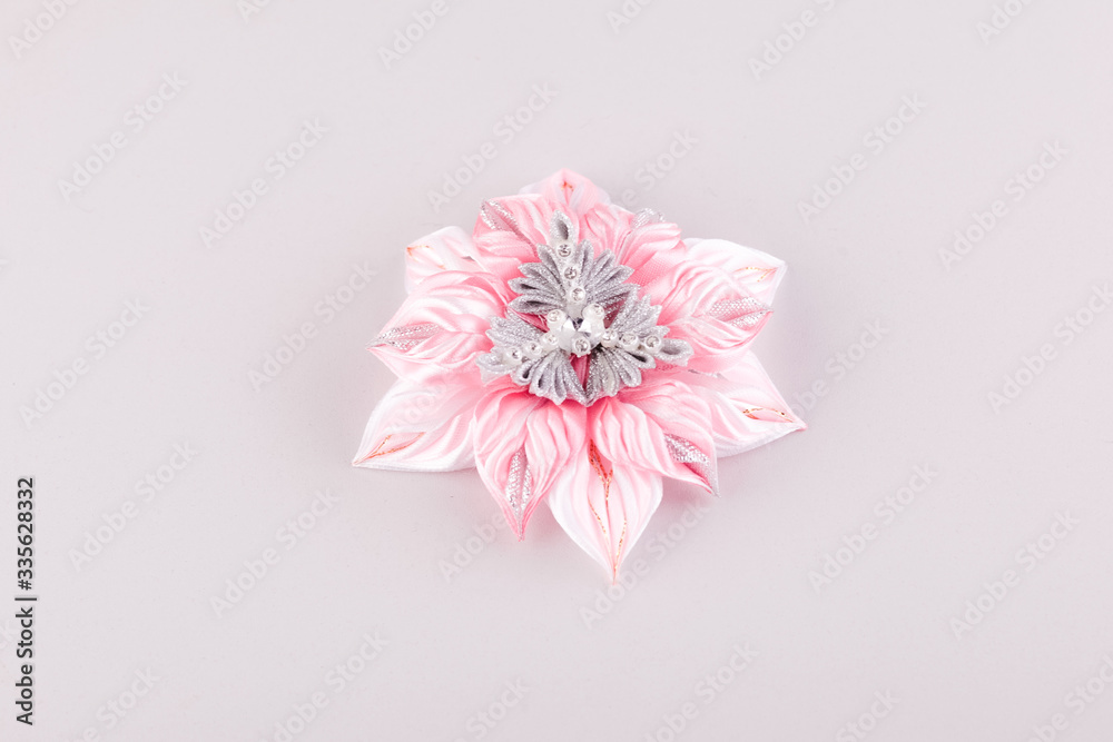 delicate kanzashi brooch for hair