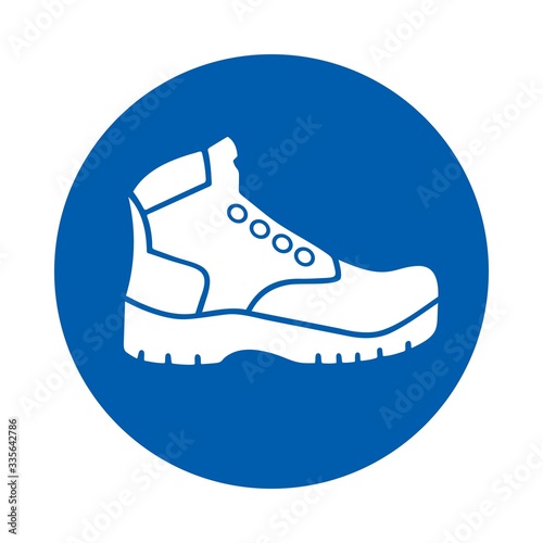 Safety shoes must be worn. M008.  Standard ISO 7010