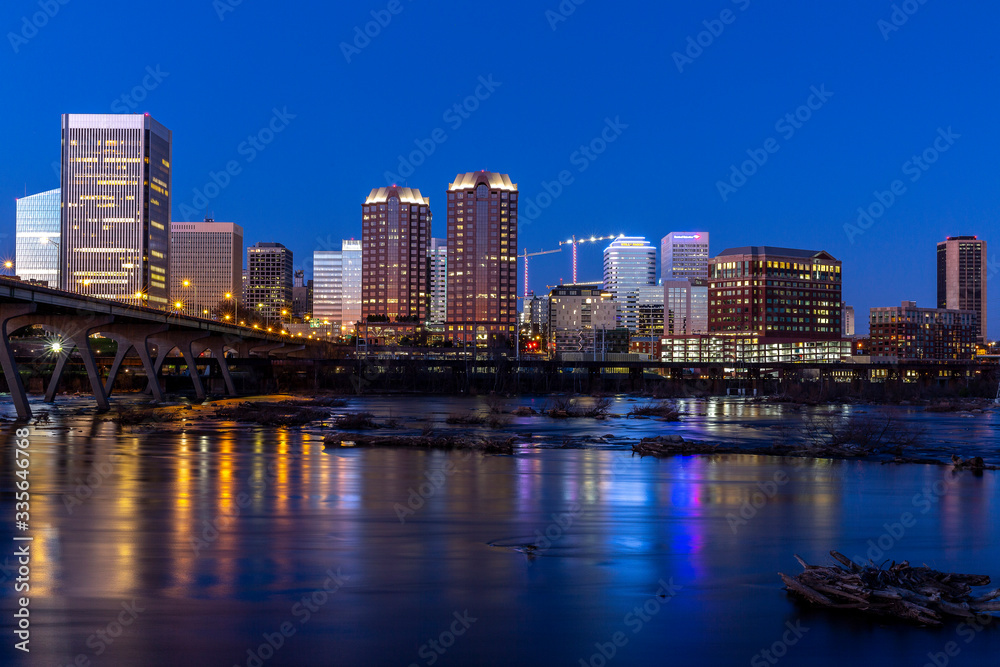 Obraz premium Odbicia rzeki