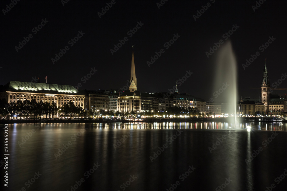 Fototapeta premium Skyline of Hamburg at night.