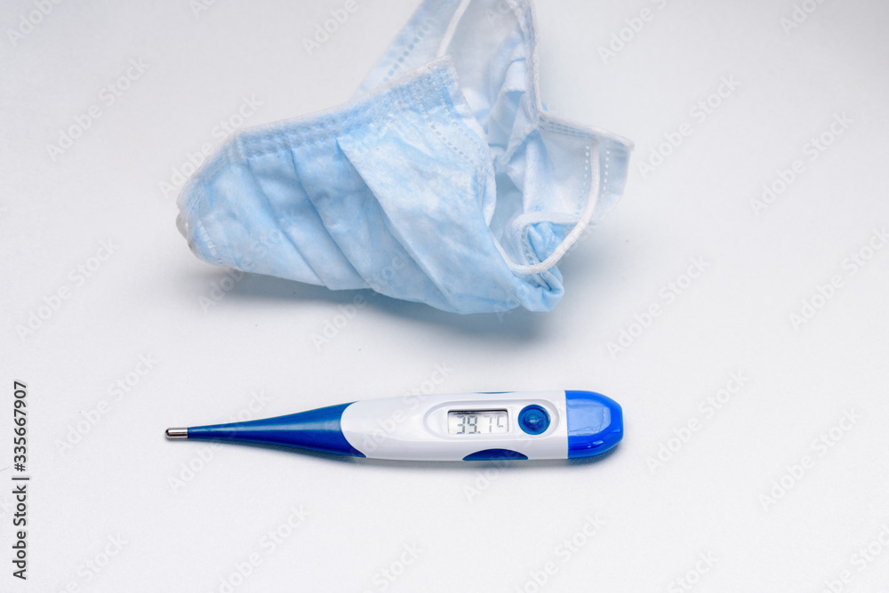 Obraz premium Electronic modern thermometer isolated