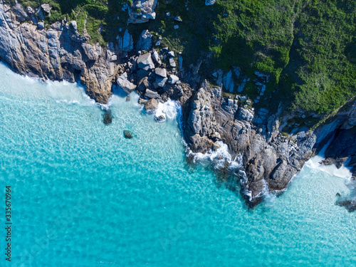 Vista de drone de praia paradisíaca em Arraial do Cabo, Rio de Janeiro, Brasil