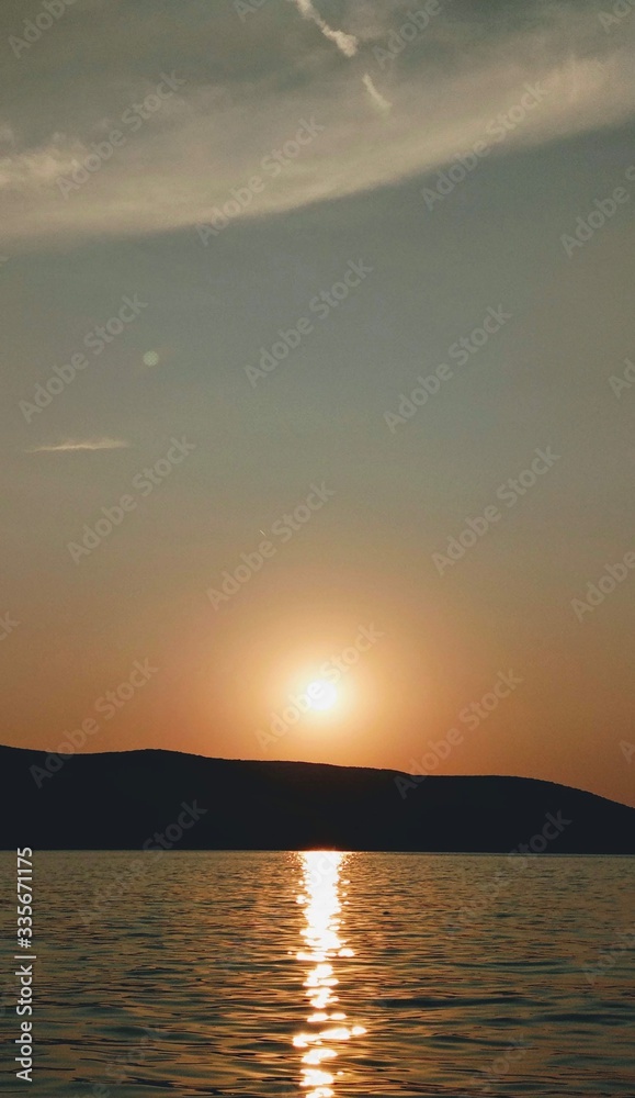 Obraz premium sunset over the sea