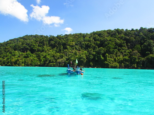 parque nacional , mu ko surin,  archipielago,  mar de adaman y sus aguas cristalinas photo