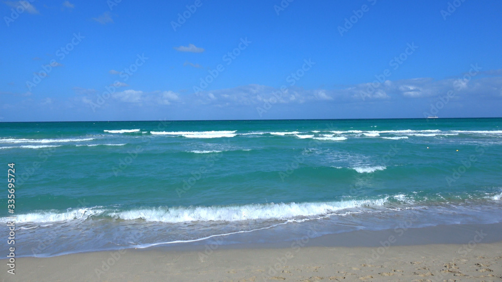 View over the turquoise ocean at Miami Beach