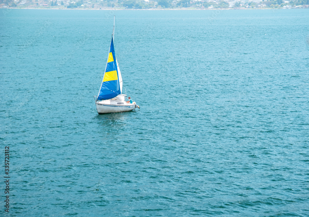 Naklejka premium sailboat at Atitlan laka Guatemala