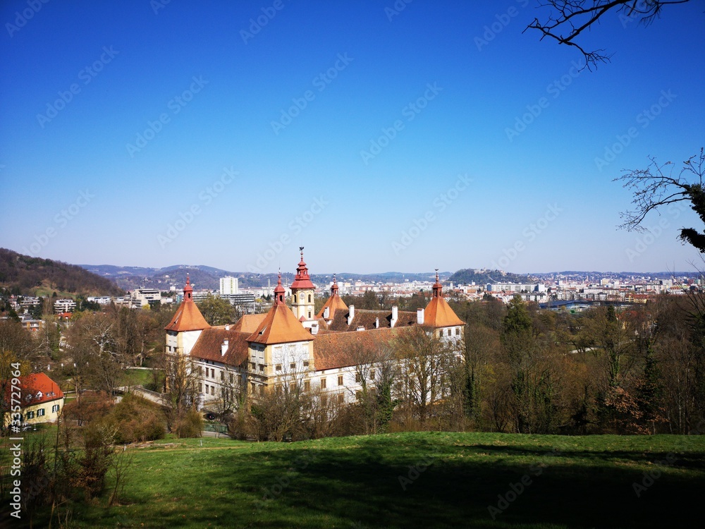 Schloss Eggenberg Graz Altstadt Panorama Sehenswürdigkeit Schloss Eggenberg Graz Altstadt Panorama Sehenswürdigkeit