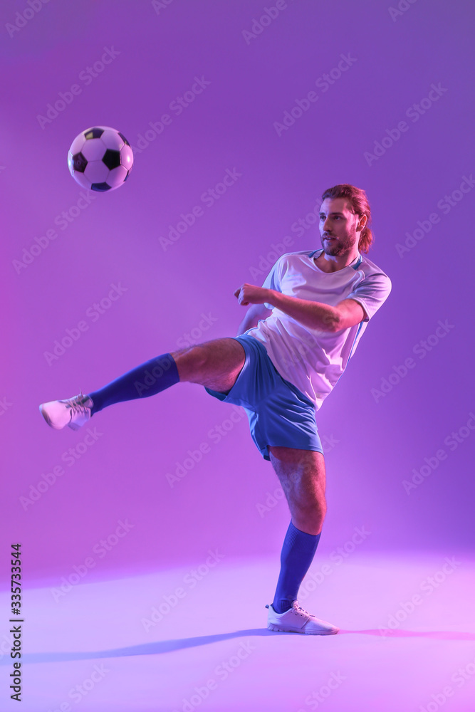 Obraz premium Male football player on color background
