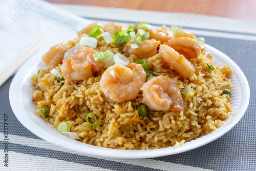 Fotografija A view of a plate of shrimp fried rice in a restaurant or kitchen setting
