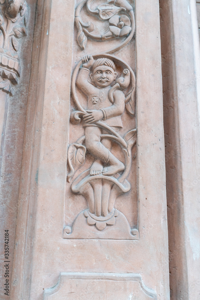 carving on a ancient doorway at naughara in the chandni chowk district of old delhi