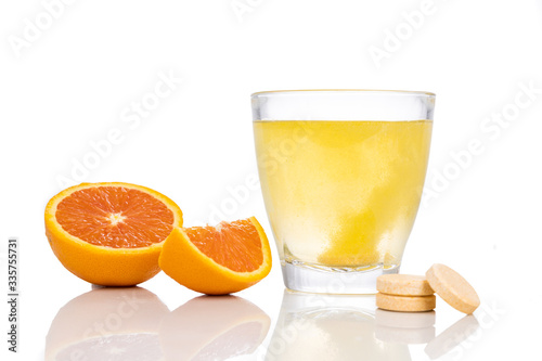 Φωτογραφία Series of orange flavored vitamin c effervescent tablet dropped and dissolve in