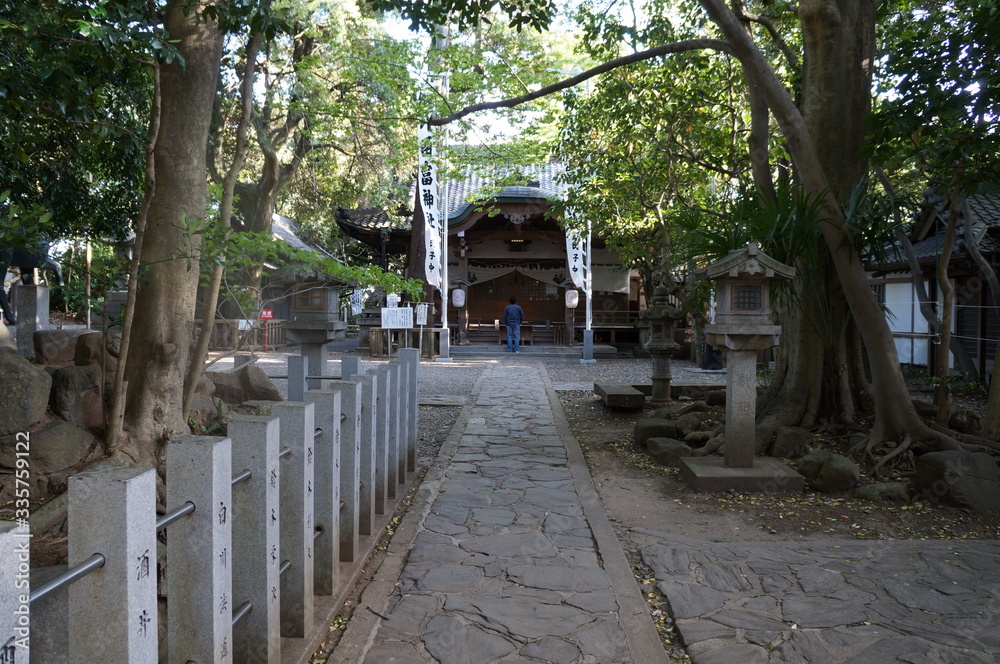 Photograph of Yaotomi Shrine and Mikawa Bay. Yaotomi Shrine is also called Takeshima Benten.