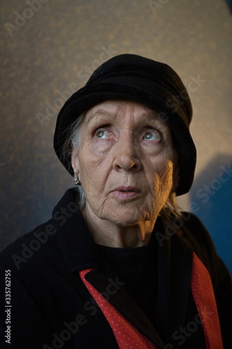 Quadro su tela Portrait of an old woman