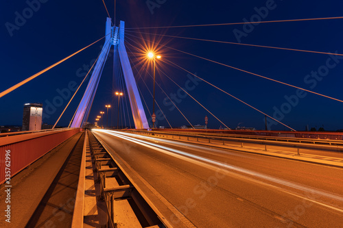 02.04.2020, Ludwigshafen: Light trails of cars on a bridge at Ludwigshafen in Germany. © Yannick
