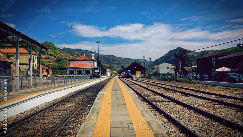 Fototapeta premium Train On Railway In Douro Valley, Portugal