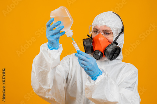 Laboratory assistant in a r...