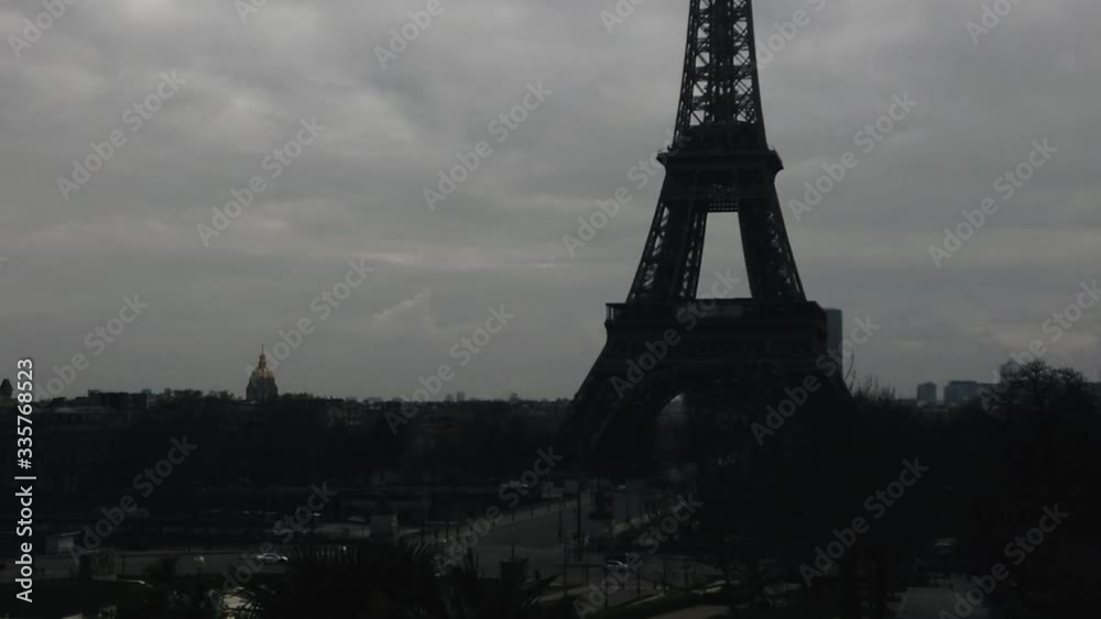 Paris Lock-down - Tour eiffel under covid19 / Coronavirus