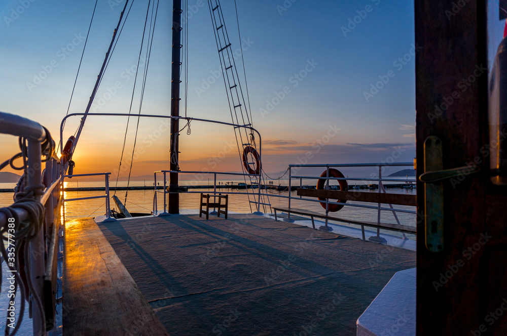 Fototapeta premium Sunset at sea from the ship
