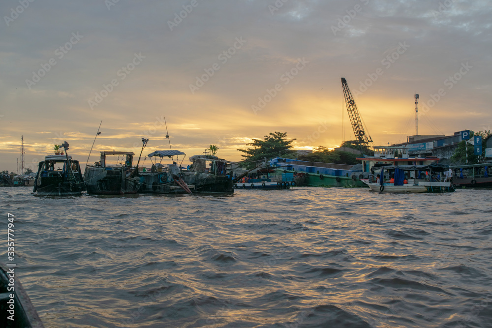 Obraz premium Mekong river port sunrise