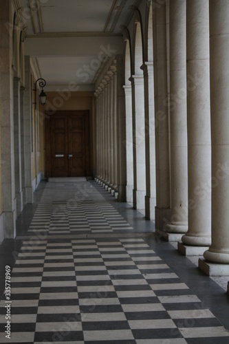 Building with columns © Pascal