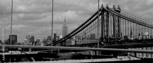NYC: Manhattan Bridge mit Empire State Buliding