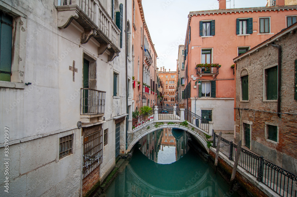 Fototapeta Venice, Italy - 25 October, 2017: narrow old streets and famous gondola on Grand Canal.